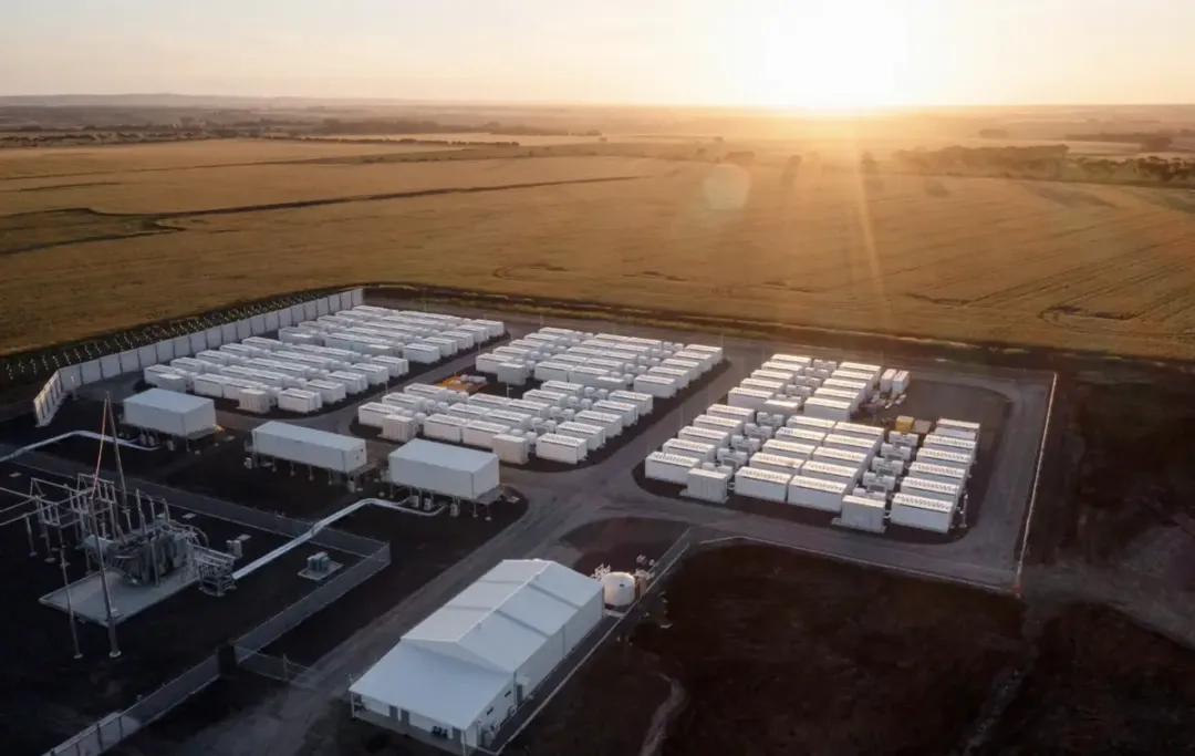 特斯拉十周年：：上海储能超等工厂开工，，妄想年产1万台商用储能电池